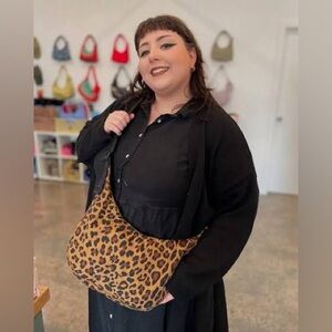 BAGGU Medium Crescent in Leopard